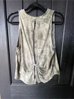 Glyder Tie Dye Twist Open Back Yoga Tank Green Gray Small